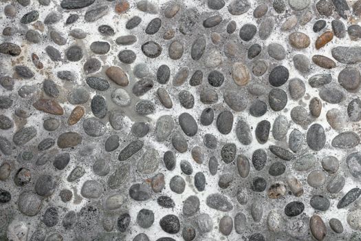 Flooring made of stones and pebbles with an irregular shape.