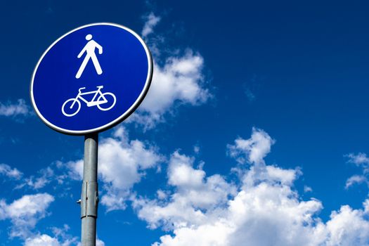 A sign indicates the presence of a pedestrian and bicycle trail.