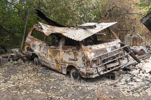 A burnt vehicle due to bushfire in The Blue Mountains in regional Australia