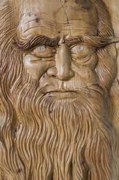 Carving in wood, with warm colors and soft, of Leonardo Da Vinci.