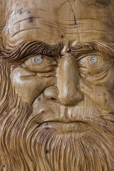 Carving in wood, with warm colors and soft, of Leonardo Da Vinci.