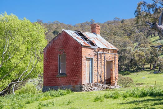 Rural abandoned brick building near Maldon and Castlemaine on a clear sunny day in the Victorian goldfields, Australia