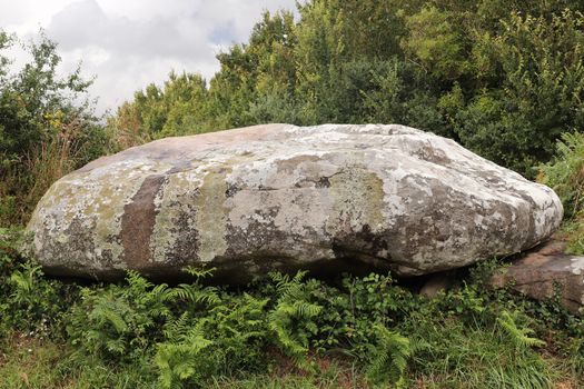 The Kerlud Dolmen is located in the village of Kerlud, about 1.0 km west of Locmariaquer in the Morbihan department of Brittany, France