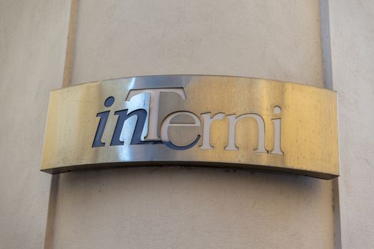 metal plate indicating the city of terni placed on a wall