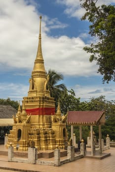 Golden stupa in the temple Wat Sila Ngu, Jaidee (Chedi Sila Ngu) on Koh Samui, Surat Thani, Thailand.