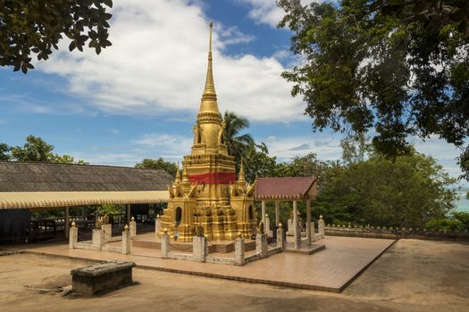 Golden stupa in the temple Wat Sila Ngu, Jaidee (Chedi Sila Ngu) on Koh Samui, Surat Thani, Thailand.