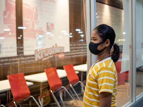 Prachinburi, Thailand 22/8/2020 Editorial illustrations Of Thai women wearing protective masks Was standing looking into a restaurant in a mall in Thailand That are being closed due to Affected by the coronavirus outbreak