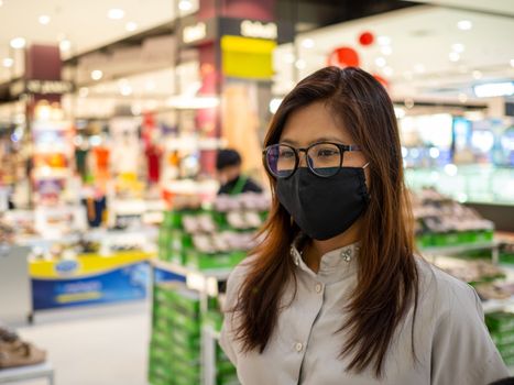 Portrait of a woman wearing a protective mask Walk in shopping mall.