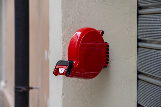 red color eliminator for shop fixed to the wall with joint