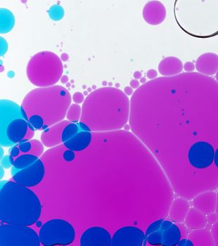 Circles from a multi-coloured liquid