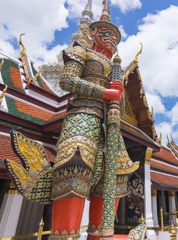 Art sculptures - Giant Statues , The giant monkey and help bear the pagoda. Another view is that the foreigners came shooting. By imitating the giant monkey.- Travel Republic Thailand