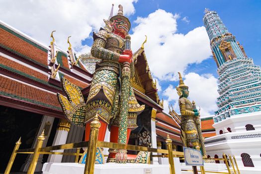 Art sculptures - Giant Statues , The giant monkey and help bear the pagoda. Another view is that the foreigners came shooting. By imitating the giant monkey.- Travel Republic Thailand