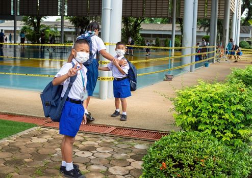Prachinburi, Thailand 14/08/2020 Editor Illustrations of students are walking into the school again. After school for a long time Due to the epidemic situation of the corona virus