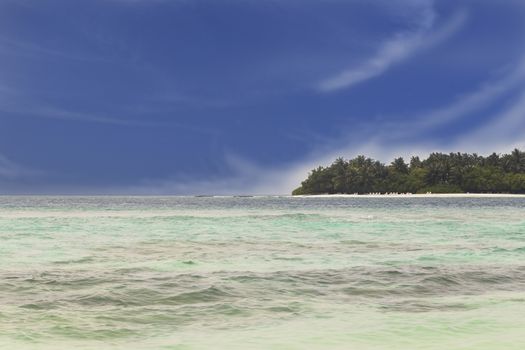 Turquoise blue water and white beaches. Rasdhoo island next to Kuramathi Maldives, Rasdhoo-Atoll.