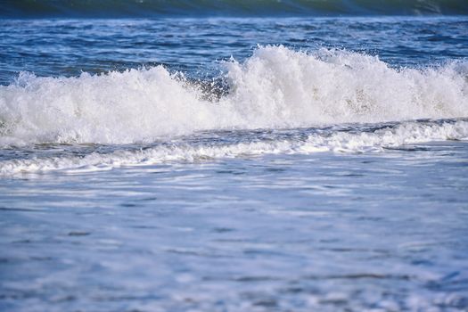 Water and waves in Pacific Ocean