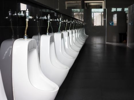 Urinal in public toilets No one to use the service for fear of virus infection.