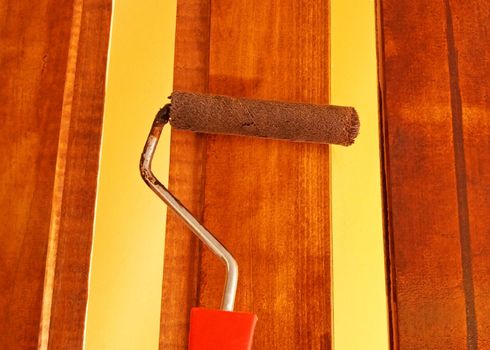 Dyeing of the plank with brown paint.