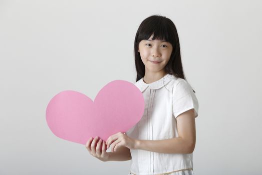 chinese girl holding a blank heart shape cardboard