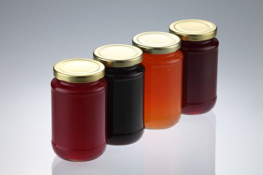 group shot of the fruit jam canned