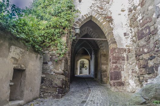 Entrance to the fortification that was passing through different hands hands according to who occupied the island from its initial construction by the Greeks in the fourth century before Christ according to a letter at his entrance