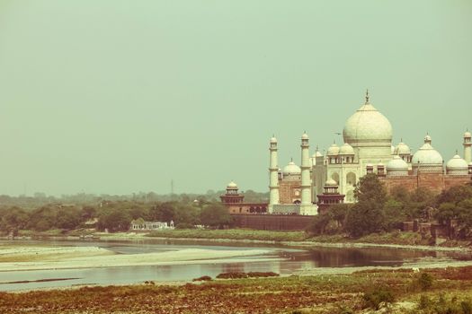 The Taj Mahal is an ivory-white marble mausoleum on the south bank of the Yamuna river in the Indian city of Agra, Uttar Pradesh, retro style