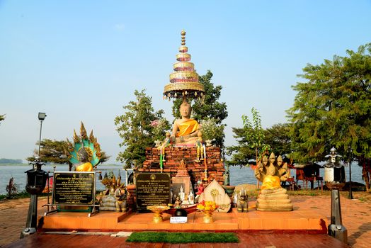  Phayao, Thailand – 21 December, 2019 : Wat Tilok Aram : Year-Old Underwater Temple of Thailand, Today a floating platform with the statue of a Buddha sits directly above the site of the sunken temple.