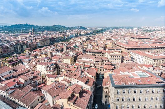 Panoramic view of the city of Florence along the river Arno