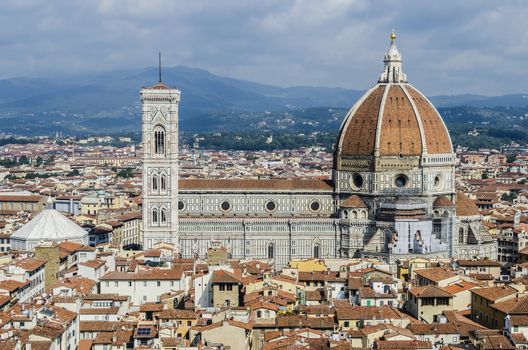 In front of the baptistery to the left of the image you can see the Cathedral Sta. Maria dei Fiore and the background of the mountains of the Tuscan region