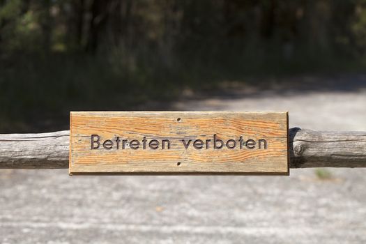 Retro wooden sign with the German text "Betreten verboten", which translates into "Do not enter" in Englich language