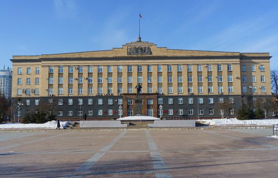 February 7, 2018 Orel, Russia Monument to Vladimir Lenin and the building of the Regional administration in Orel.