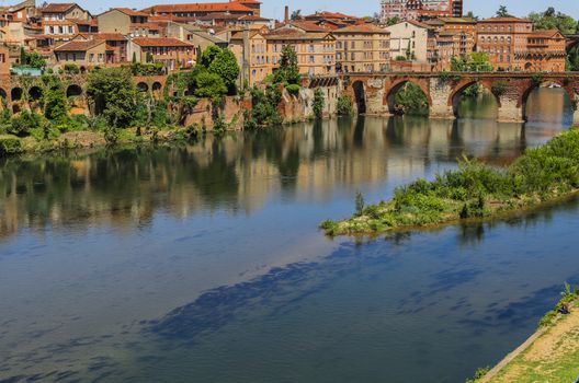 The Tarn River gives the name to the department where the ancient city of french of Albi which we see in the image, which was founded by the Romans with the name of Albiga