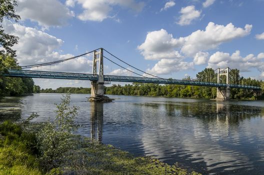 Bridge over the river Garonne that connects us with the medieval village of Auvillar in the French region of midi pyrenees.