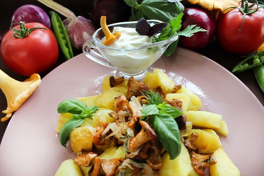 Close up of a plate of potatoes and fried chanterelles and vegetables