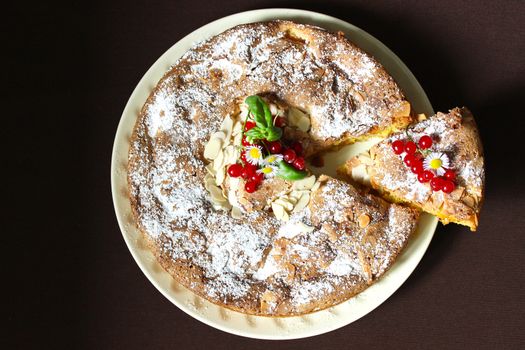 Charlotte with apples sprinkled with powdered sugar and nuts