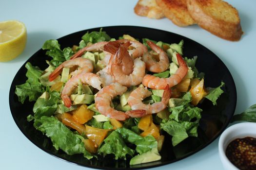 King prawn salad with lemon and toasted baguette.Texture or background