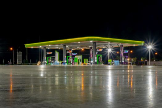 Techniques for night blur photography in petrol stations.