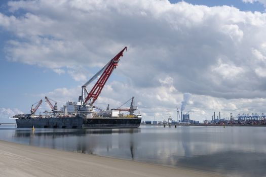 ROTTERDAM, MAASVLAKTE, THE NETHERLANDS Construction vessel moored at the Maasvlakte, Rotterdam in The Netherlands for performing final tests with the new 5000 tonne crane.