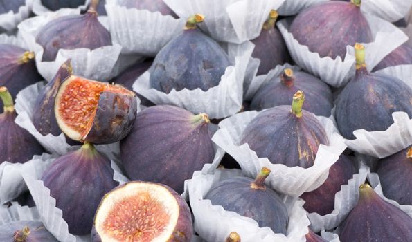 Whole and sliced figs for sale at the farmers market