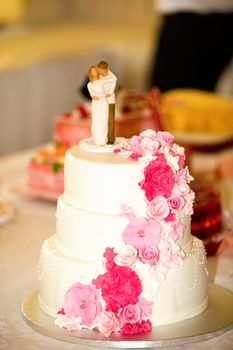The wedding cake beautifully decorated with flowers