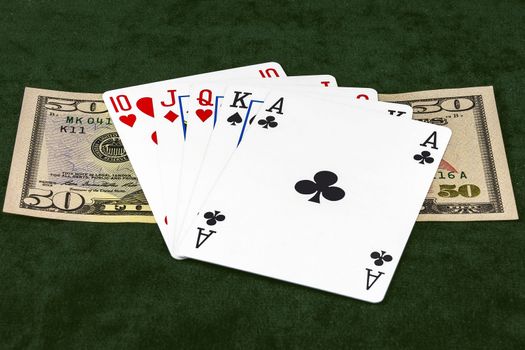 On the green baize lies banknotes over which poker hand is «Straight»