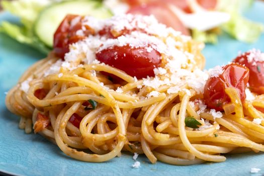 spaghetti pasta with cherry tomatoes