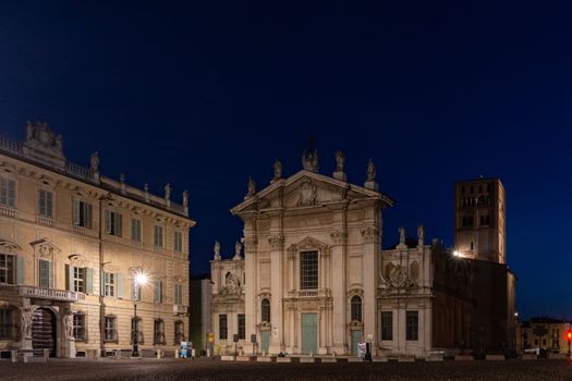 Night view of the Mantua Cathedral in Piazza Sordello, Urban photography
