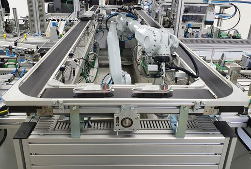 Automated robot arms on conveyor belts in the factory industry