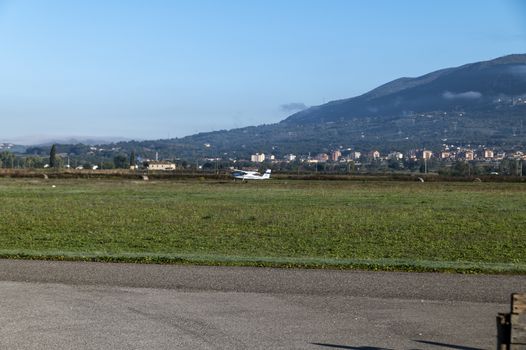landing of a school plane during a lesson on a sunny day
