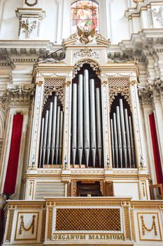 pipe organ in public places with free access