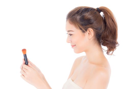 Beauty asian woman applying make up with brush of cheek isolated on white background, beautiful of girl holding blusher, skincare and cosmetic concept.