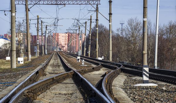 Translated railway switch for reverse movement of trains