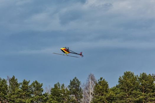 Flying radio-controlled 3D helicopter down the screw