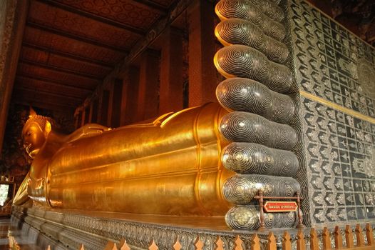 Giant golden recliing buddha in Pho temple Bangkok Tahiland