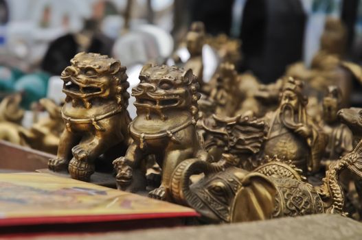 Chinese golden lion small statues